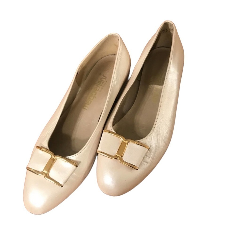 Magdesians vintage, cream shoe. 0722